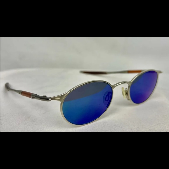 OAKLEY OO Michael Jordan E-Wire Blue Iridium/Matte Silver Gen 1 Round Sunglasses - Picture 2 of 10